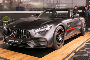 Vilniuje pasirodė galingiausi ir naujausi „Mercedes-AMG“ modeliai