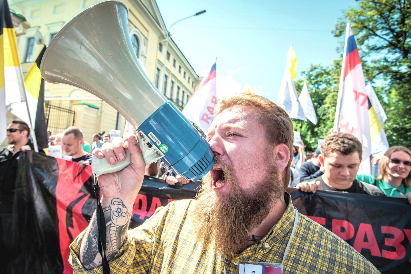 Kol vieni rusai protestuoja prieš dabartinę valdžią, kiti kraunasi lagaminus.