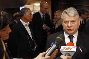 Buvęs Lenkijos Senato vadovas prieštarauja idėjai Aušros vartų atvaizdais iliustruoti pasus