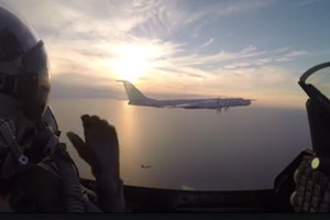 Danijos pilotai paviešino Rusijos bombonešio skrydžio greta Borholmo krantų vaizdo įrašą