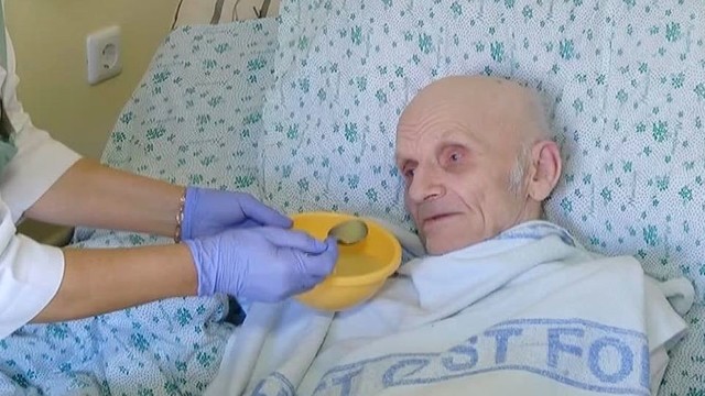 Sukrėtė net medikus – į ligoninę atvežtas nuo bado išsekęs senolis