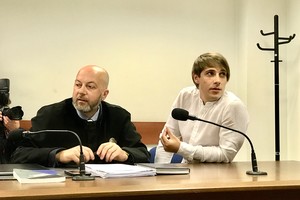 Sukčiavimu kaltinamas Mios vyras pagaliau pasirodė teisme