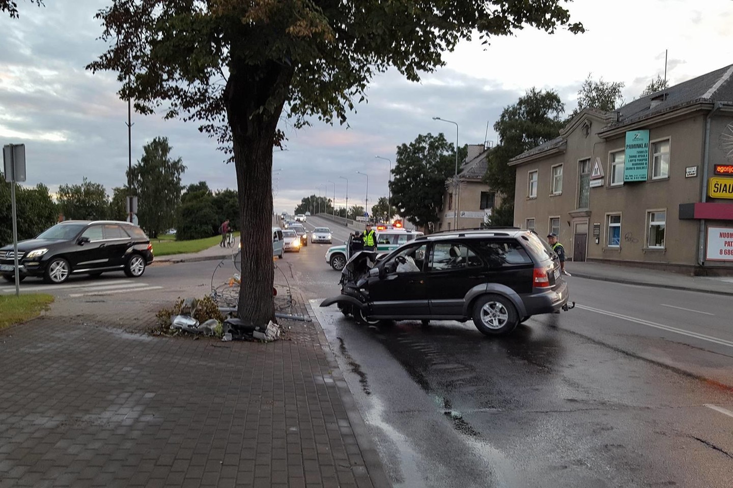 Girtutėlio vairuotojo kelionė baigėsi ligoninėje: Šiaulių gatvėse buvo itin pavojinga.