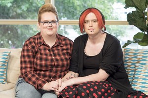 Sūnų auginanti pora nevadina jo berniuku: pasirinkimo laisvė ar trauma?