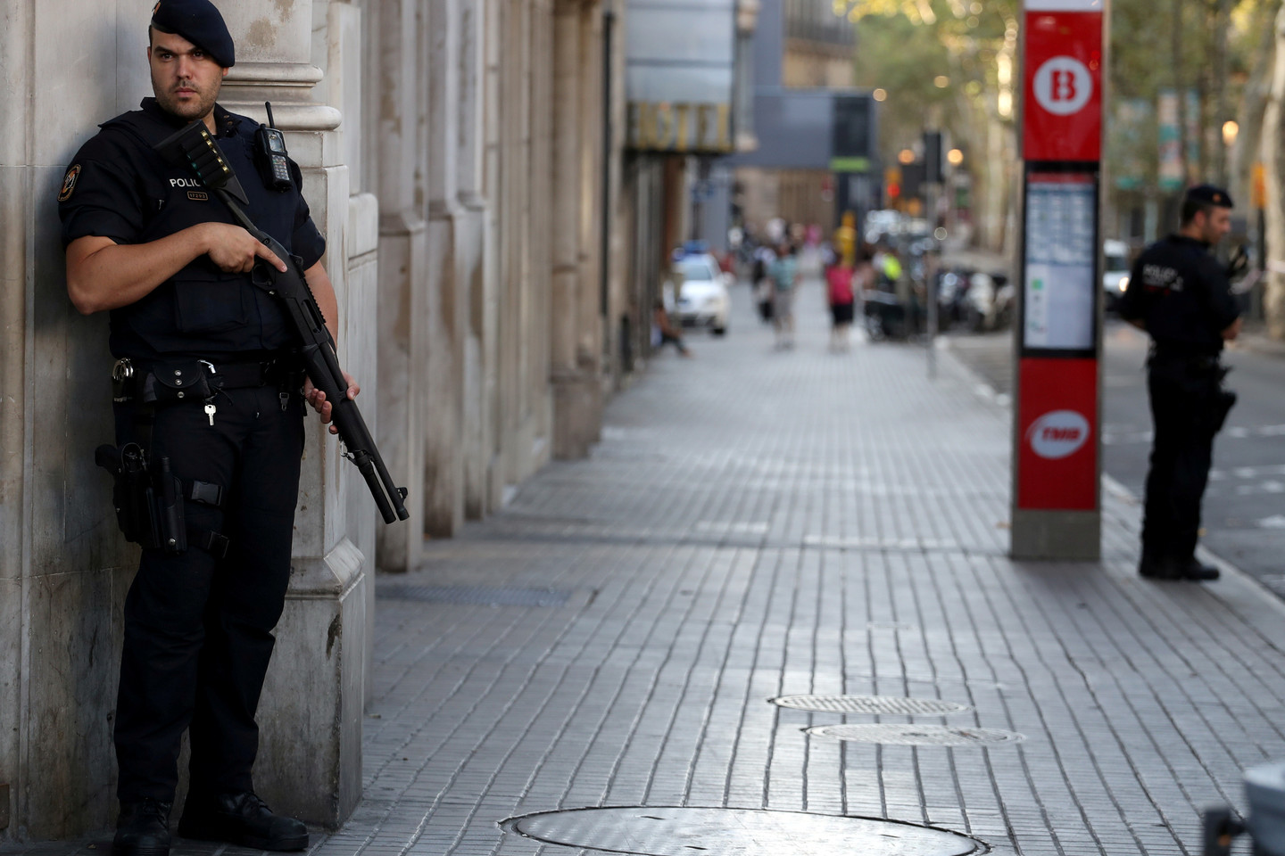  Ispanijos policija trečiadienį pranešė teroristų kuopelės naudotame name aptikusi mirtininko diržą su tikrais sprogmenimis.<br> „Reuters“/„Scanpix“ nuotr. 