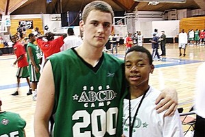 Isaiah Thomas papasakojo istoriją, kaip miegodavo Kevino Love'o namuose