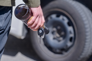 Prokuratūra prašo griežčiau bausti valstybinės įmonės padalinio viršininką, kuris visureigį vairavo girtas