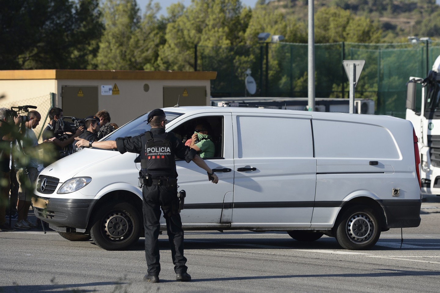  Ispanijos policija po teroro išpuolių virtinės dar labiau sustiprino saugumą.<br> AFP/„Scanpix“ nuotr.