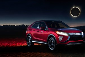 Saulės užtemimo metu – simbolinės reikšmės „Mitsubishi“ fotosesija
