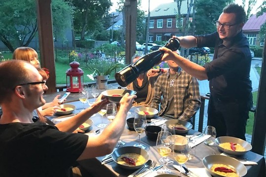 Lietuvą pasiekė nauja mada – vakarienės pas nepažįstamuosius