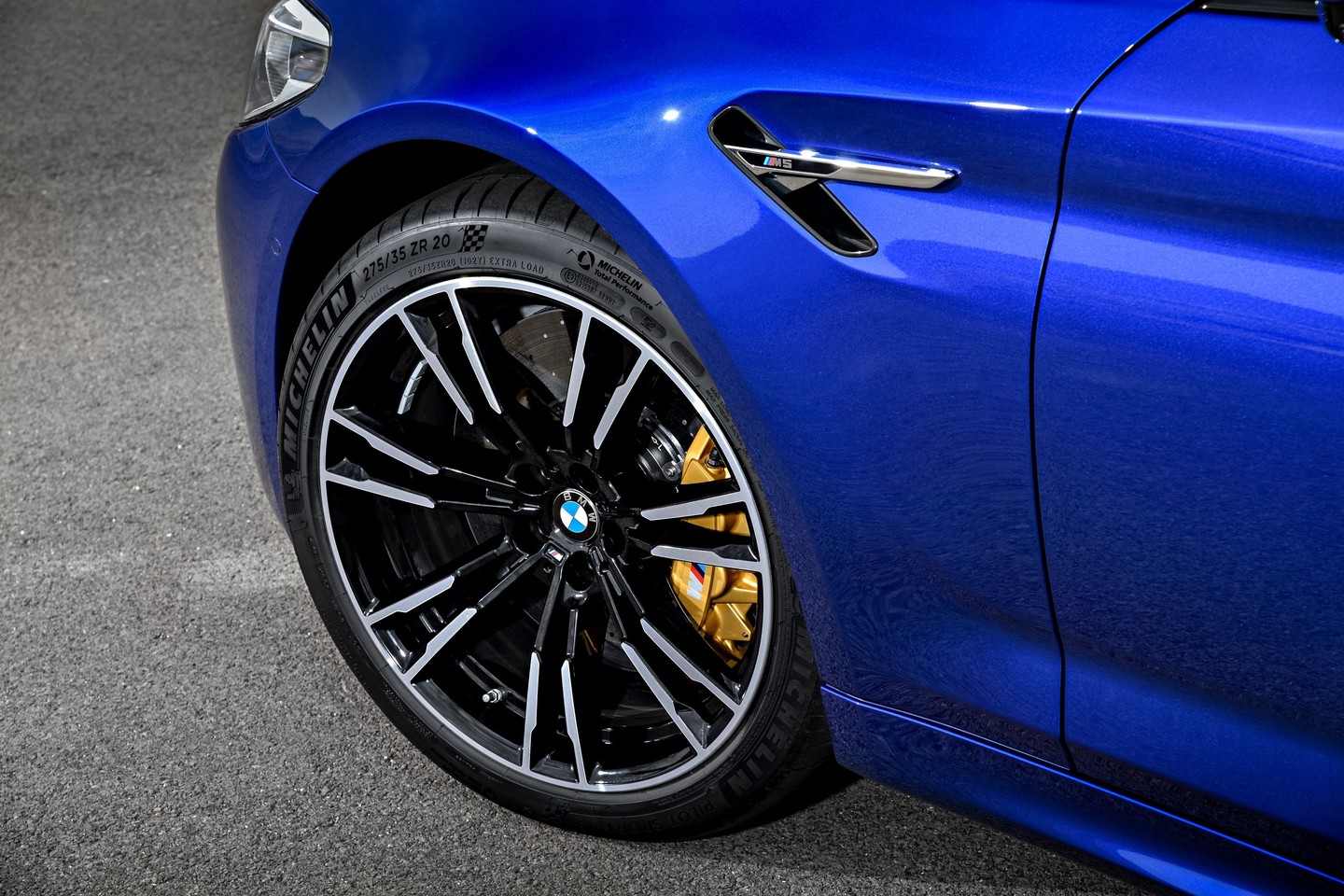  BMW M5 pirmą kartą bus varomas visais ratais.<br> Gamintojo nuotr.