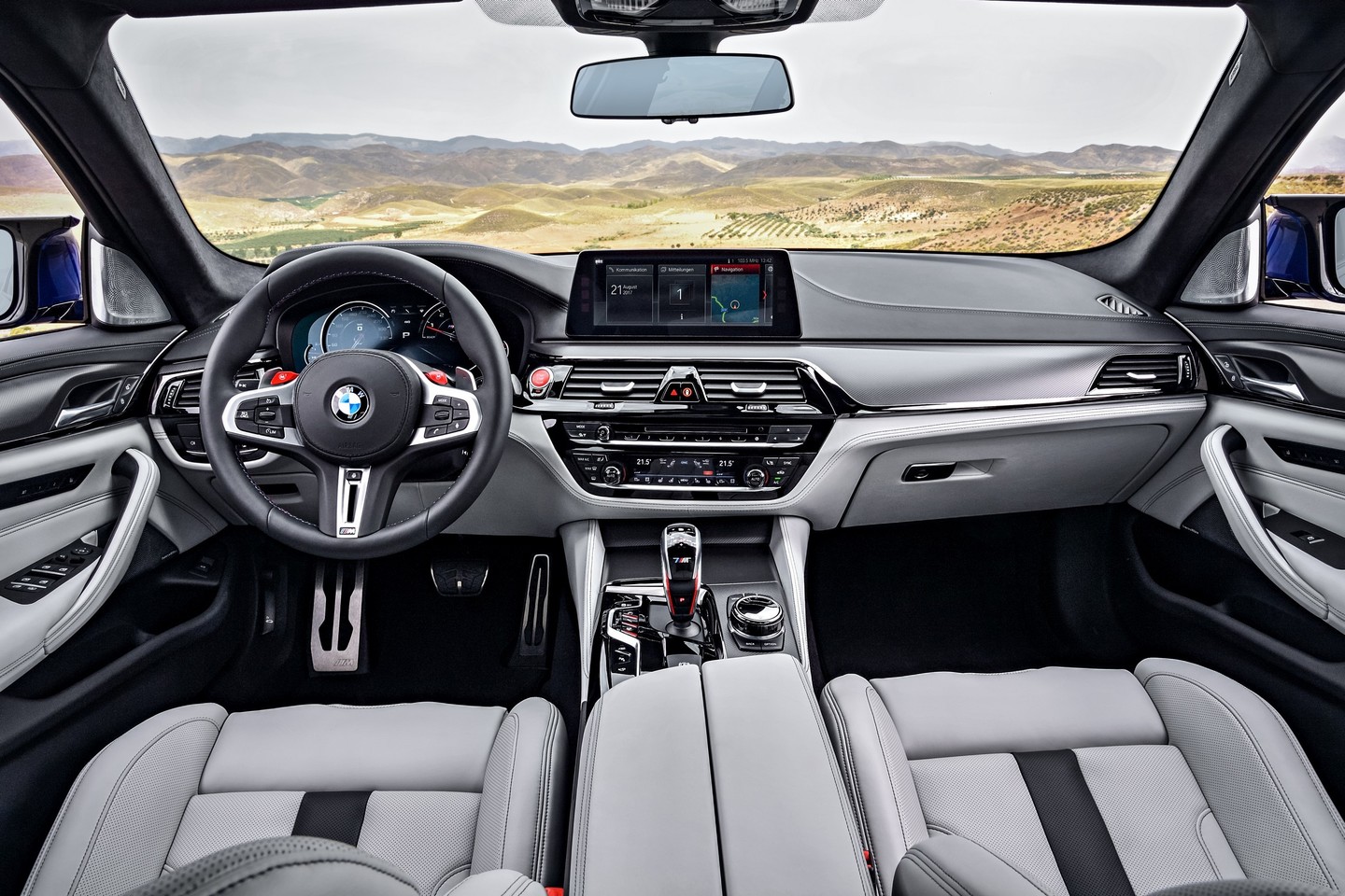  BMW M5 pirmą kartą bus varomas visais ratais.<br> Gamintojo nuotr.