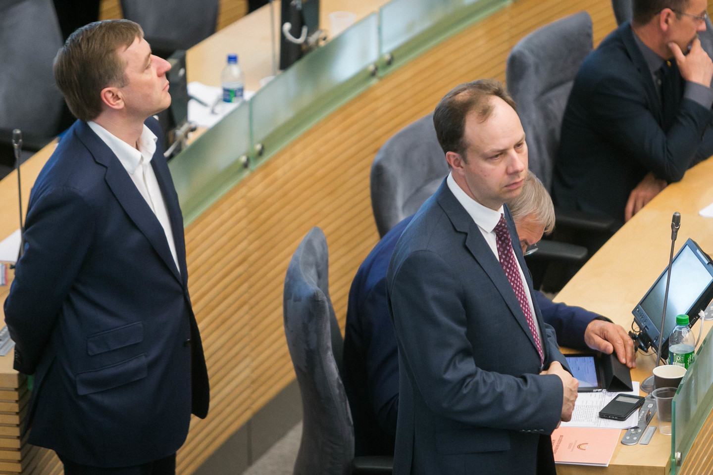Jokios koalicijos nėra. Tai, kad keli socialdemokratai dėl postų įkalbino savo kolegas „prisiklijuoti“ prie laimėjusiųjų rinkimus, nereiškia nei bendros programos, nei bendro darbo.