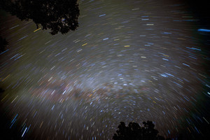 Trijų mirusių žvaigždžių šokis gali sugriauti reliatyvumą