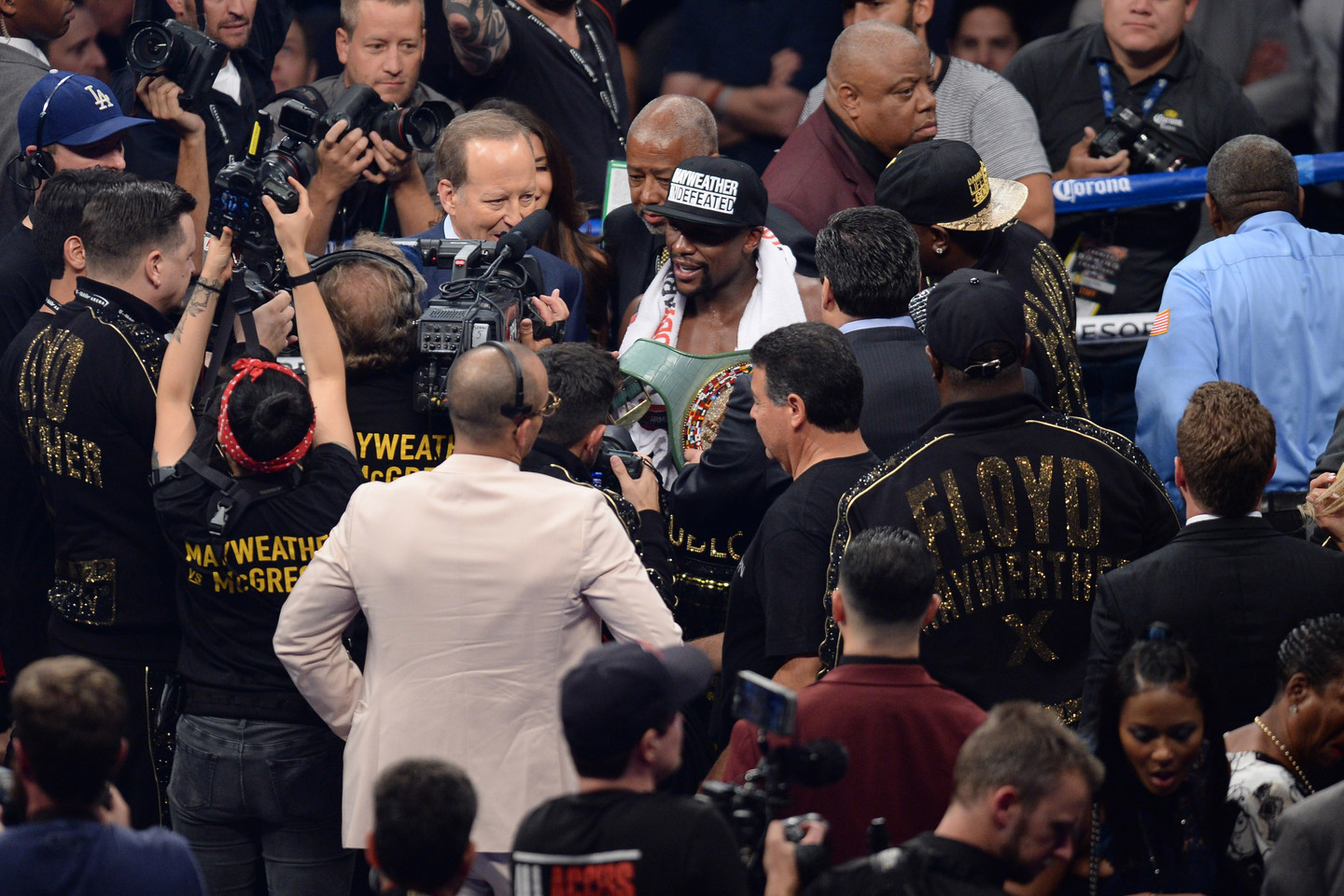 F.Mayweatheris nugalėjo C.McGregorą.<br> AFP/Scanpix