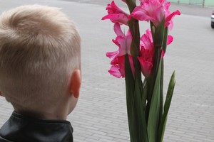 Dalijimosi iniciatyva kviečia padėti skurdžiai augantiems vaikams pasiruošti mokyklai