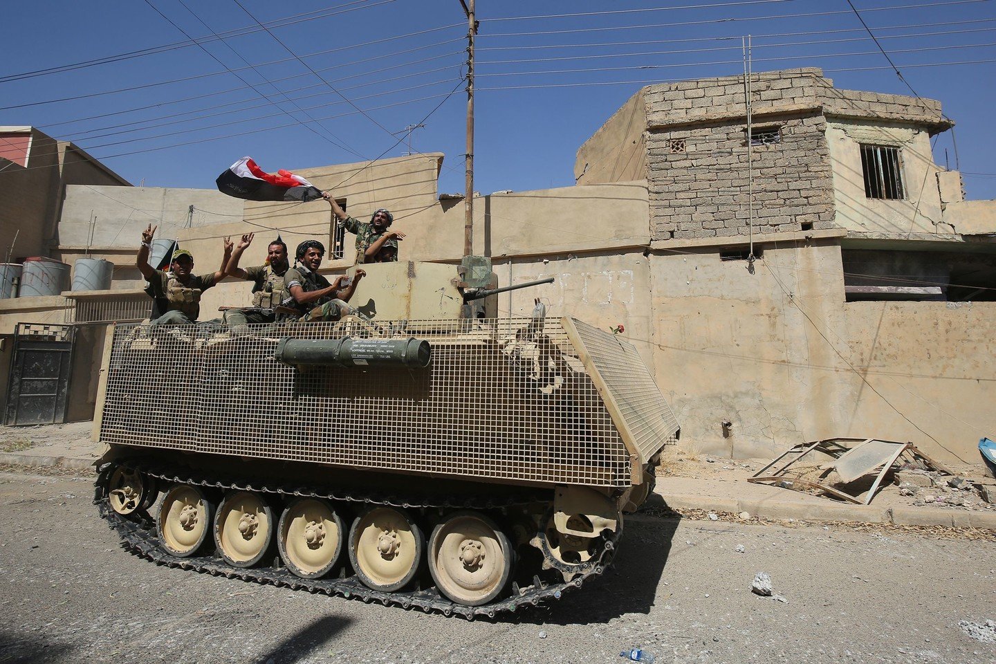  Irako pajėgos laimi prieš teroristus Tal Afare.<br> AFP/„Scanpix“ nuotr.