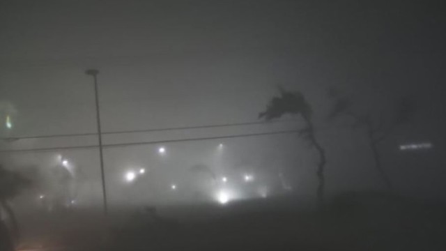 Uragano sūkuryje: nufilmavo vaizdus esant „Harvis“ audroje