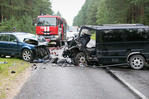 Vilniaus rajone mikroautobusas susidūrė su lengvąja – žuvo žmogus