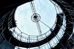 Tik drąsuoliams! Svaigus spektaklis siūlo pažvelgti iš aukštybių į bedugnę