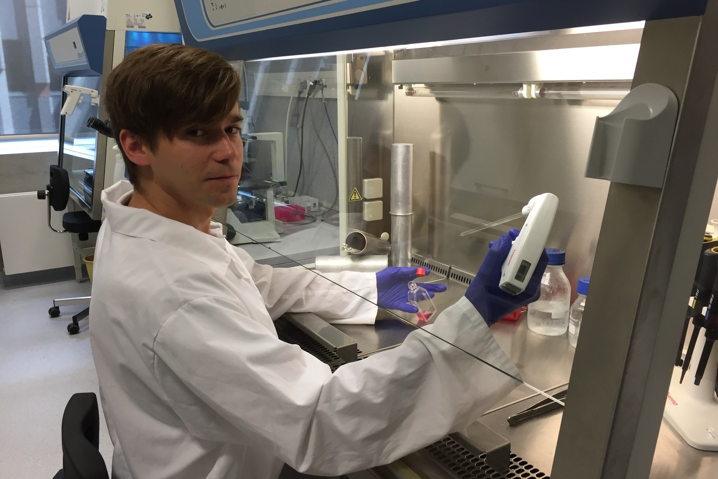  Jaunasis mokslininkas kuria bioaktyvų karkasą audinių inžinerijai. Tai toks darinys, kuris turi norimo transplantuoti audinio ar organo mechanines ir chemines savybes.<br> Asmeninio archyvo nuotr.