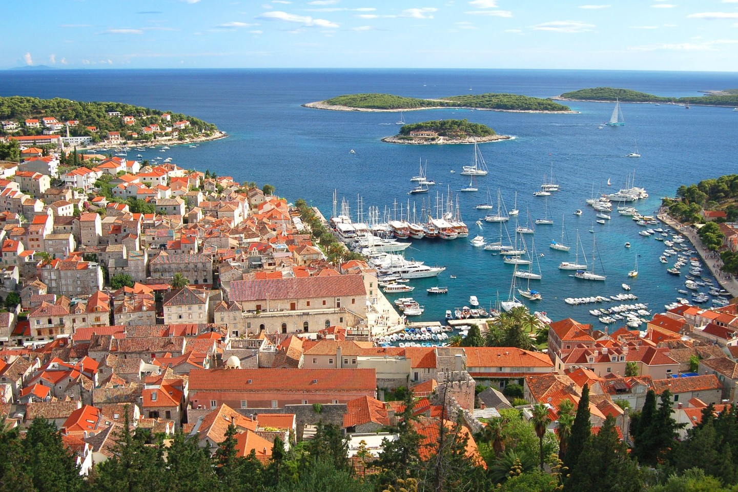 Turistams patariama atostogas šiuose miestuose planuoti ne sezono metu, bet tai ne visuomet geriausia išeitis. Vietoje to galima aplankyti ir kitas panašias, bet ne tokias sausakimšas, vietas.<br> 123 rf. nuotr.