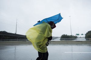 Trumpas dėl audros „Harvey“ paskelbė nepaprastąją padėtį Luizianoje