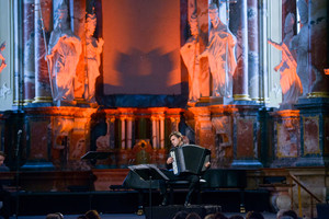 Šv.Kotrynos bažnyčią užliejo akordeono muzika