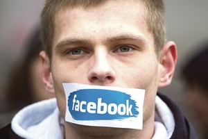 Lenkijos valdžia nestabdo – griebiasi privačių žiniasklaidos priemonių ir interneto