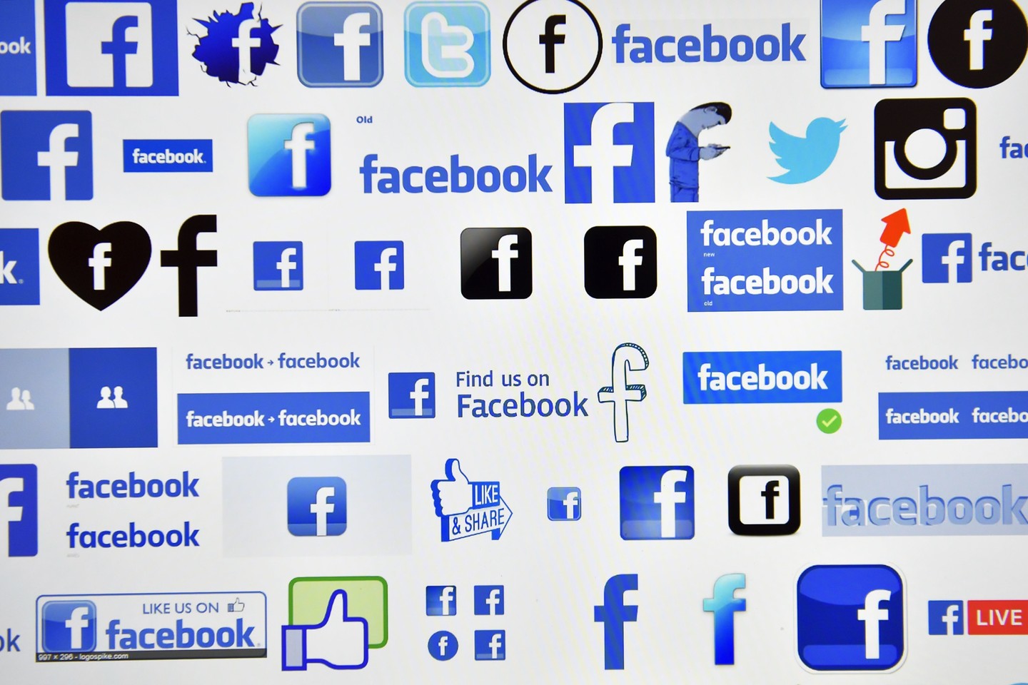 „Facebook“ pranešė neleisianti savo tinkle reklamuotis puslapiams, kuriuose dažnai būna nuorodų į melagingas naujienas.