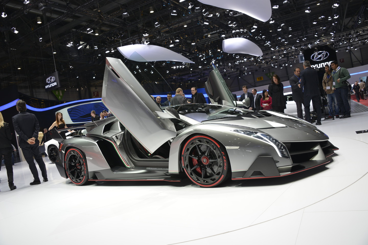 Vos 180 kilometrų pravažiavęs „Lamborghini Veneno“ parduodamas už 8 mln. eurų. <br>newspress.co.uk nuotr.