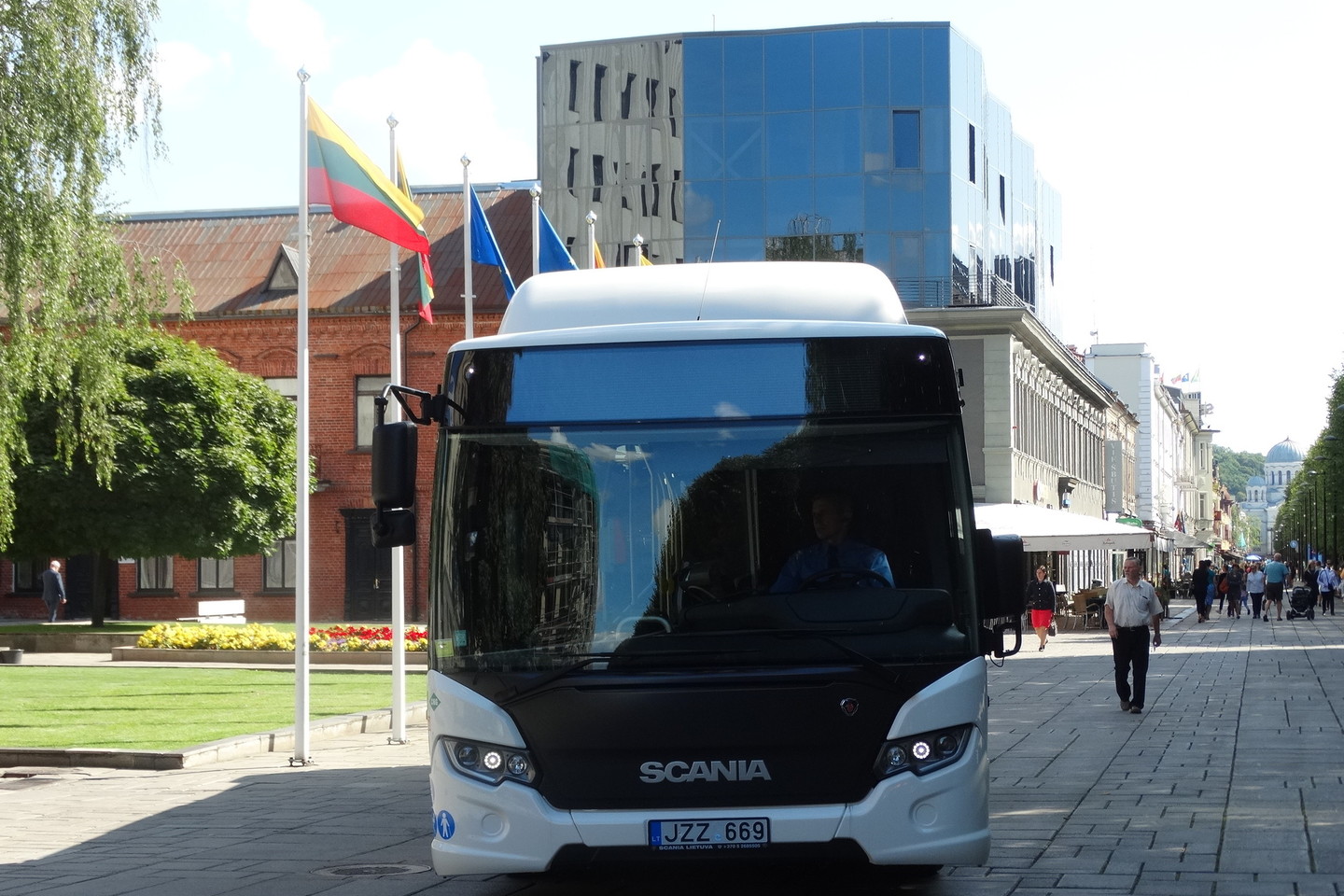  Švedijos gamintojo „Scania“ siūlomi miesto autobusai surenkami Lenkijoje.<br> A.Karaliūno nuotr.