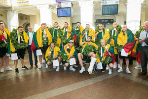 Studentai čempionai grįžo: plačių šypsenų apsuptyje – trenerio mintys apie tikėjimą