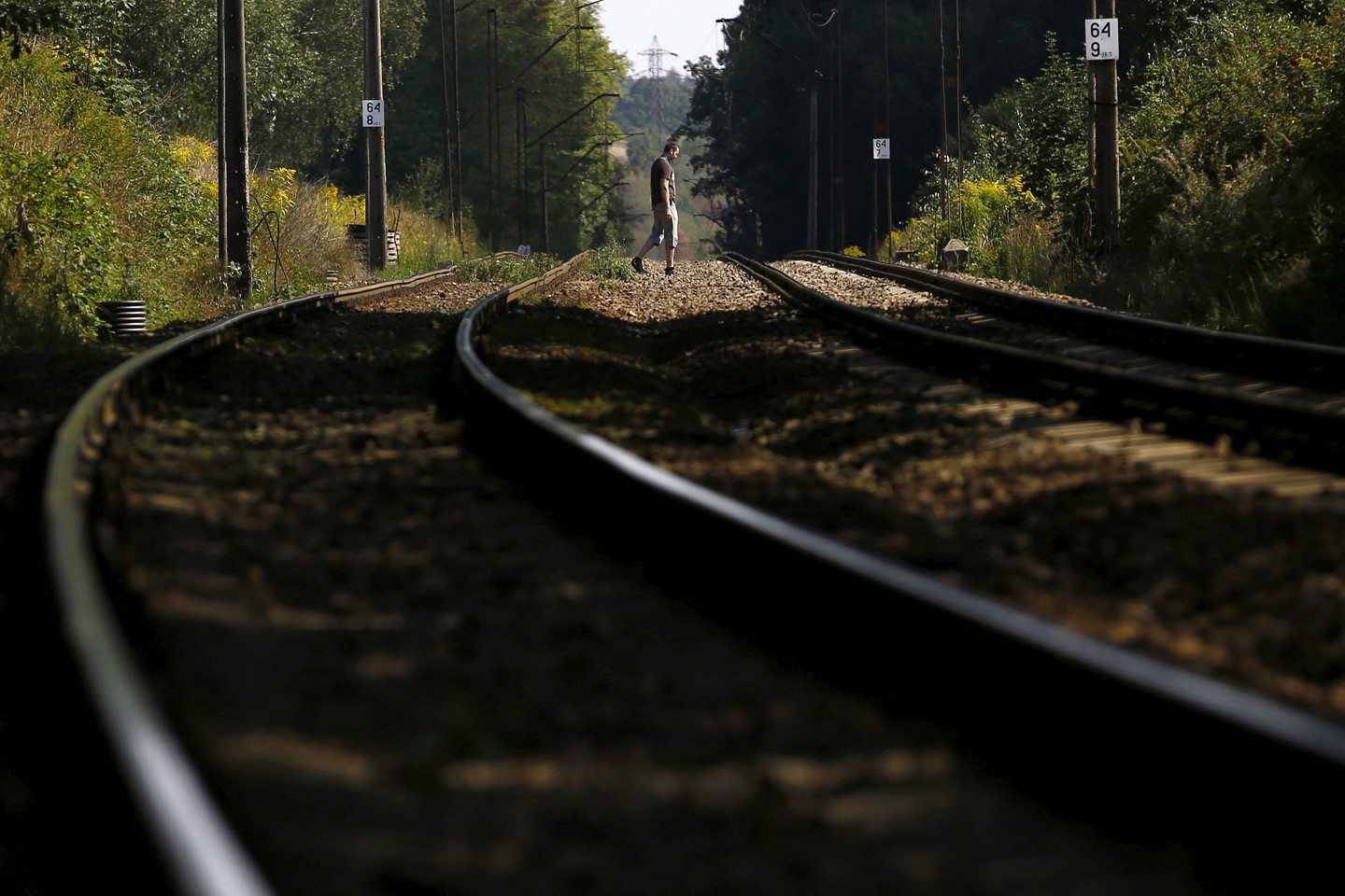 Šiaurės Lenkijos geležinkelio stotyje susidūrus keleiviniam ir krovininiam traukiniams buvo sužeisti mažiausiai 21 žmogus, trečiadienį pranešė pareigūnai.