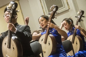 Talentingas lietuvis suvaldė kiniškų instrumentų orkestrą!