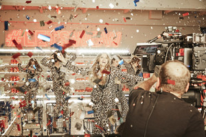Heidi Klum kolekcijos reklamos filmavime – kaip šokių aikštelėje