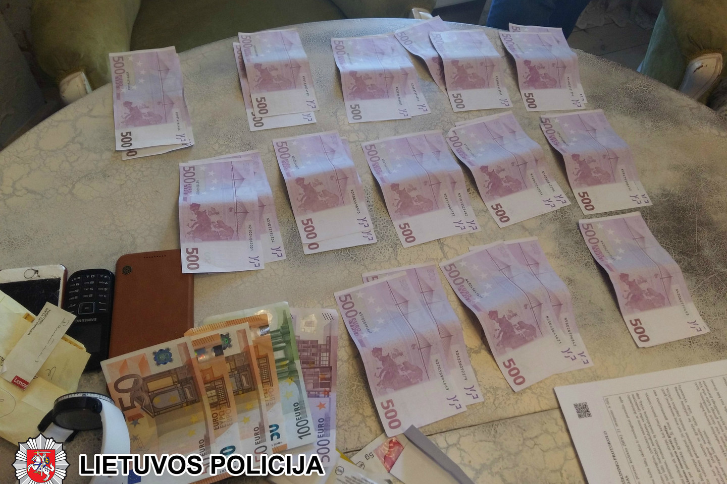 Į Vilniaus policijos rankas pateko 100 tūkst. eurų vertės kvaišalai ir du įtariamieji.