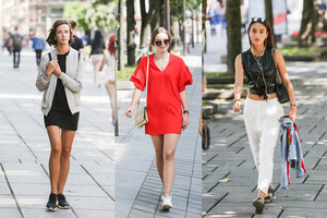 Atsisveikindamos su vasara kaunietės drąsiai demonstruoja nuogas bambas ir kojas