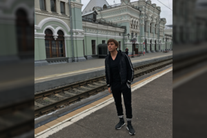 Ala Pugačiova ir Maksimas Galkinas nustebino vaikus netikėta kelione