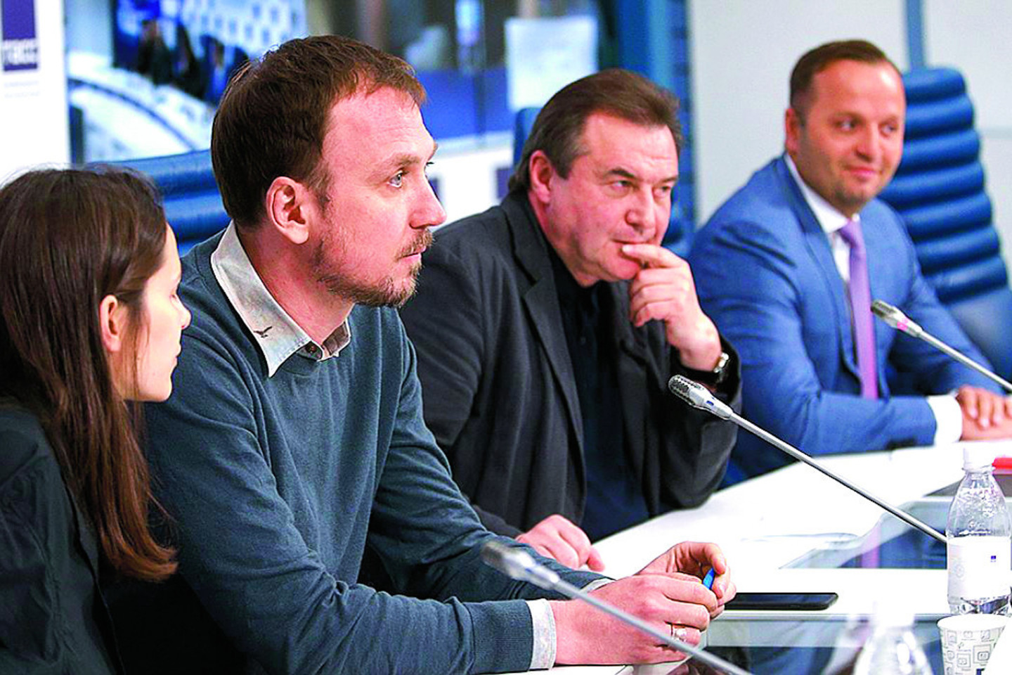 „Matildos“ kūrybinė komanda surengė spaudos konferenciją (iš kairės): aktorius L.Eidingeris, Nikolajaus II vaidmens atlikėjas, režisierius A.Učitelis ir advokatas K.Dobryninas.