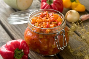 Cukinijų padažas išgaravo dar iki žiemos. Šiemet ruošiu antrą partiją