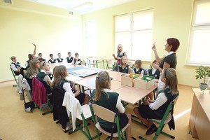 Lenkijos mokinių vadovėliai tapo politikų žaidimų arena