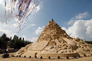 Neįtikėtinas pasaulio rekordas, kuriam prireikė 3,5 tūkst. tonų smėlio 