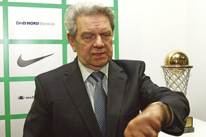 Legendinis Vladas Garastas turi ką pasakyti rinktinės treneriui Dainiui Adomaičiui: „Nesiblaškyk“