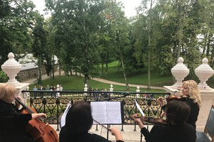 Ilzenbergo dvaras sutinka rudenį: muzika, sūriai, kepsniai ir A. Mamontovo koncertas 