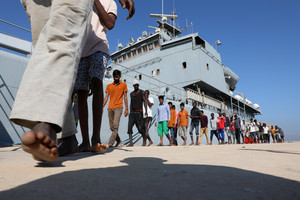 Prie Rumunijos krantų sulaikytas dar vienas migrantus gabenęs žvejybinis laivas