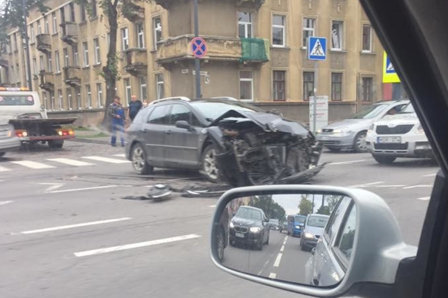Kaune, Juozapavičiaus prospekte susidūrė du automobiliai.