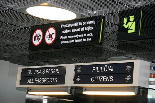 Neblaivūs keleiviai problemų kėlė ir Vilniaus, ir Kauno oro uostuose