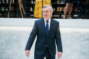 Seimo pirmininkas apie prezidento statuso suteikimą V.Landsbergiui: „Apie laiką nekalbame“