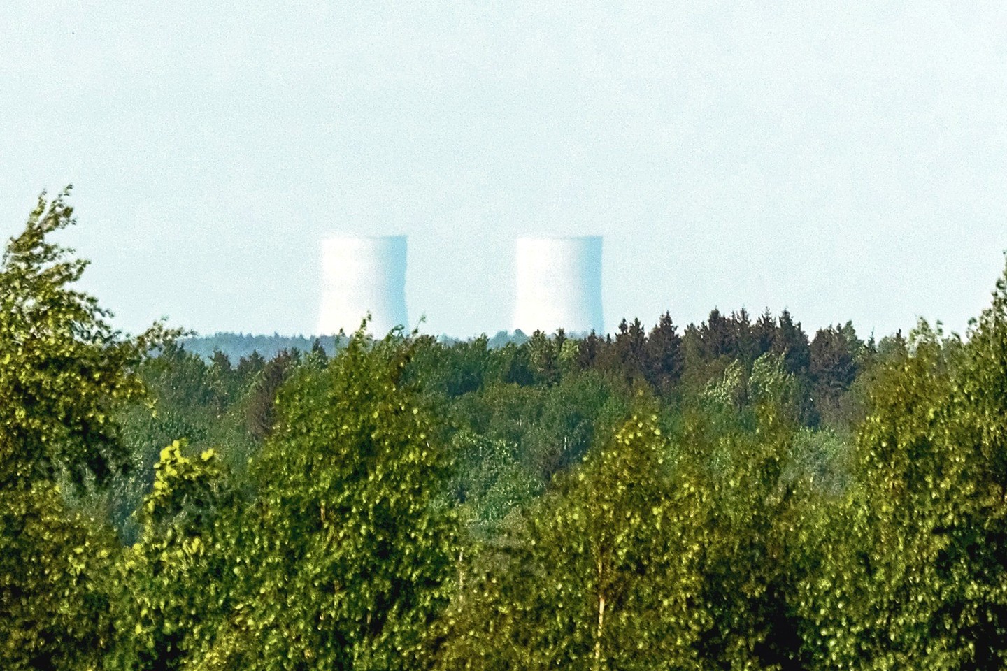 Astravo AE bokštai matomi nuo Vilniaus apylinkių: iki jų – apie pusšimtį kilometrų.